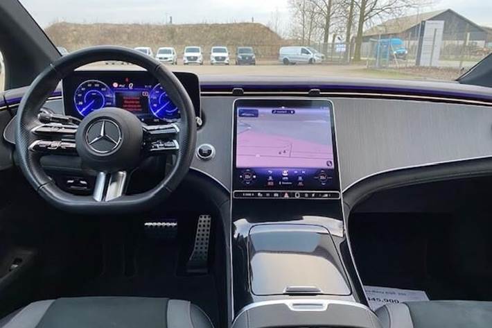 Grå Mercedes EQE 350 fra 2023
