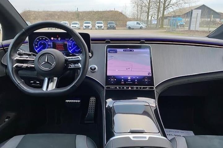 Grå Mercedes EQE 350 fra 2023