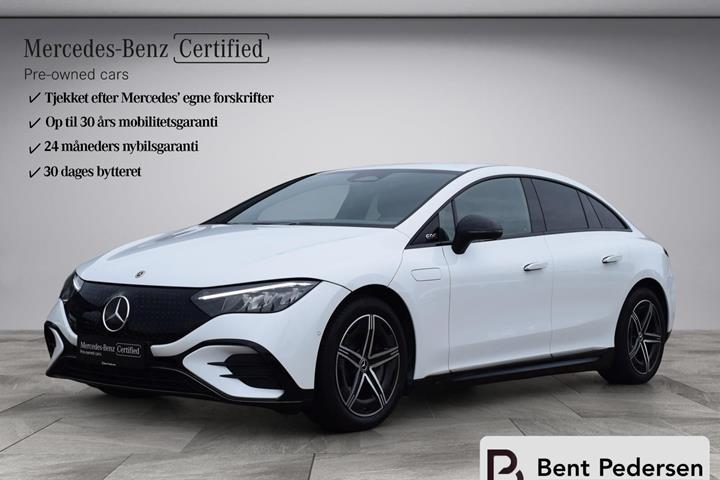 Hvid Mercedes EQE 350 fra 2024 set udefra