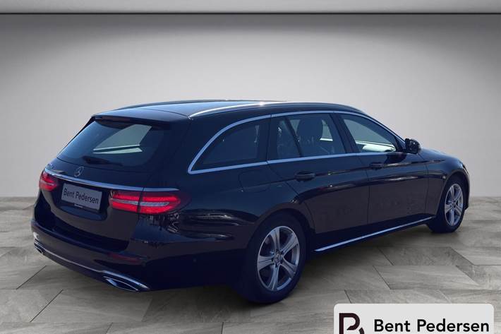 Sort Mercedes E220 d fra 2017