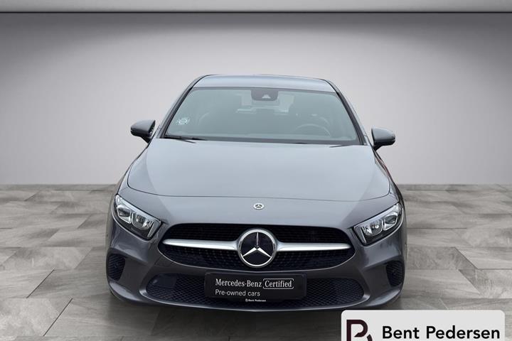 Grå Mercedes A200 d fra 2020