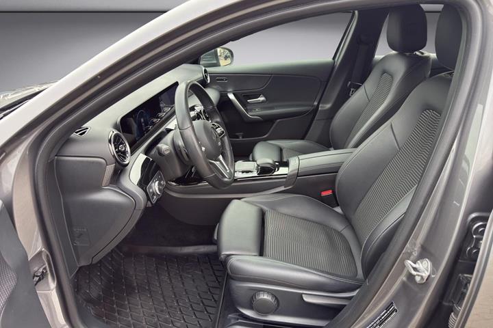 Grå Mercedes A200 d fra 2020