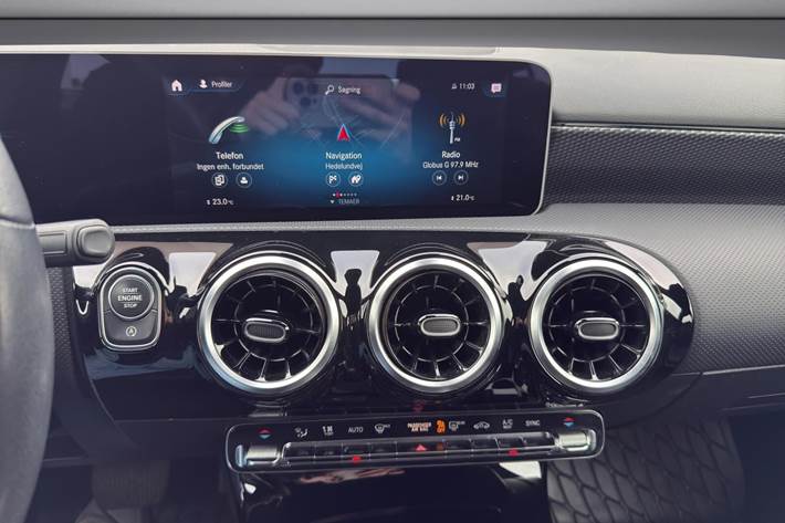 Grå Mercedes A200 d fra 2020