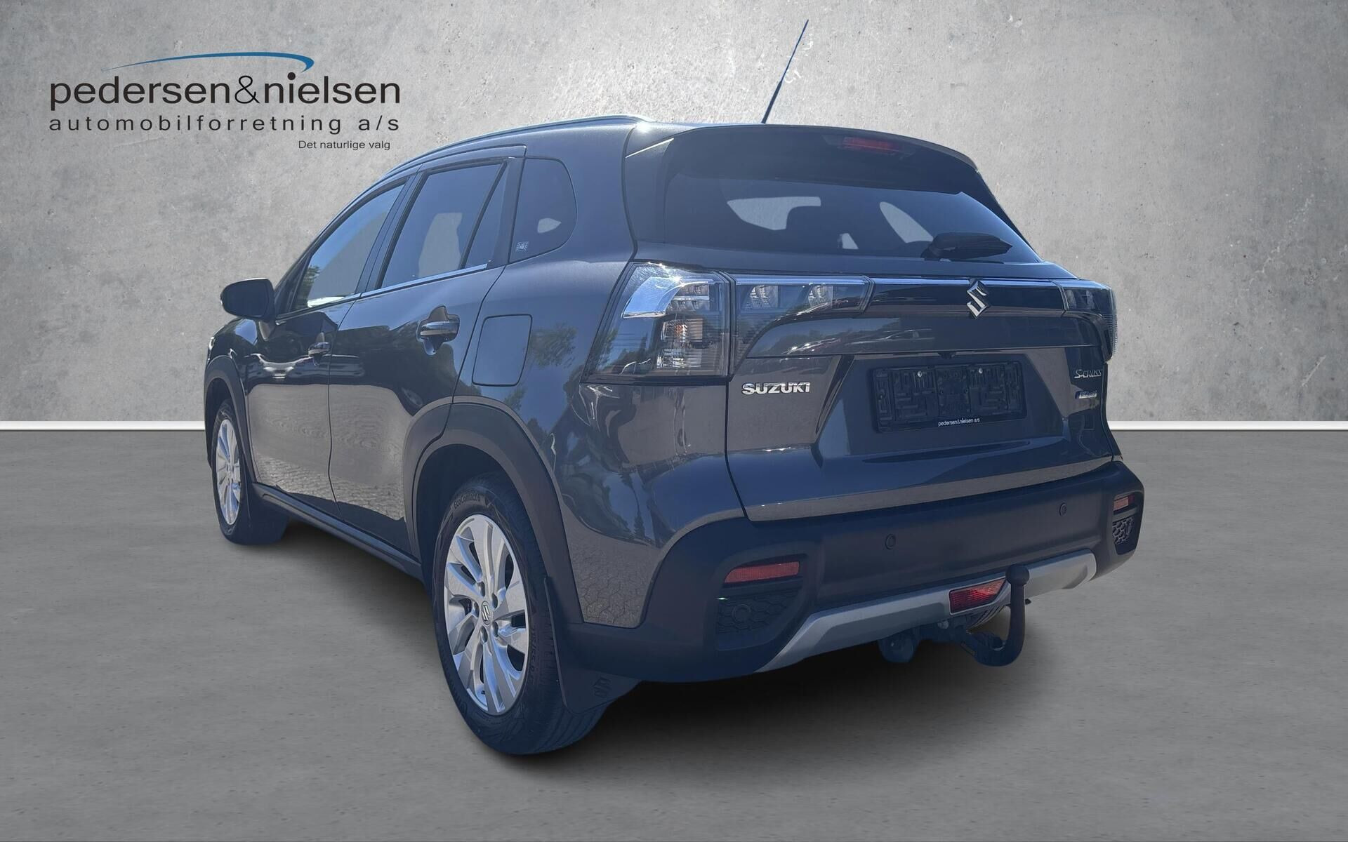 Grå Suzuki S-Cross fra 2023