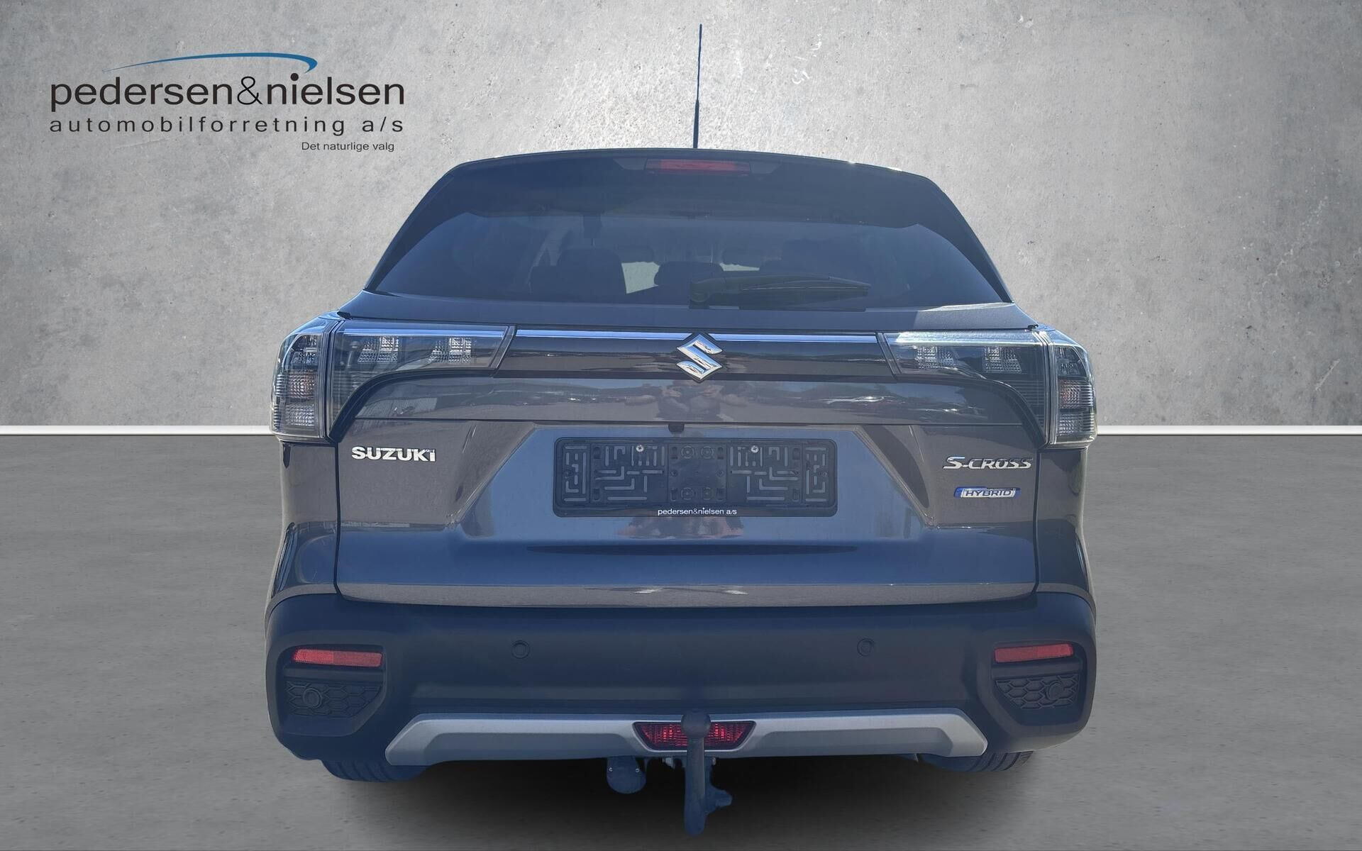 Grå Suzuki S-Cross fra 2023