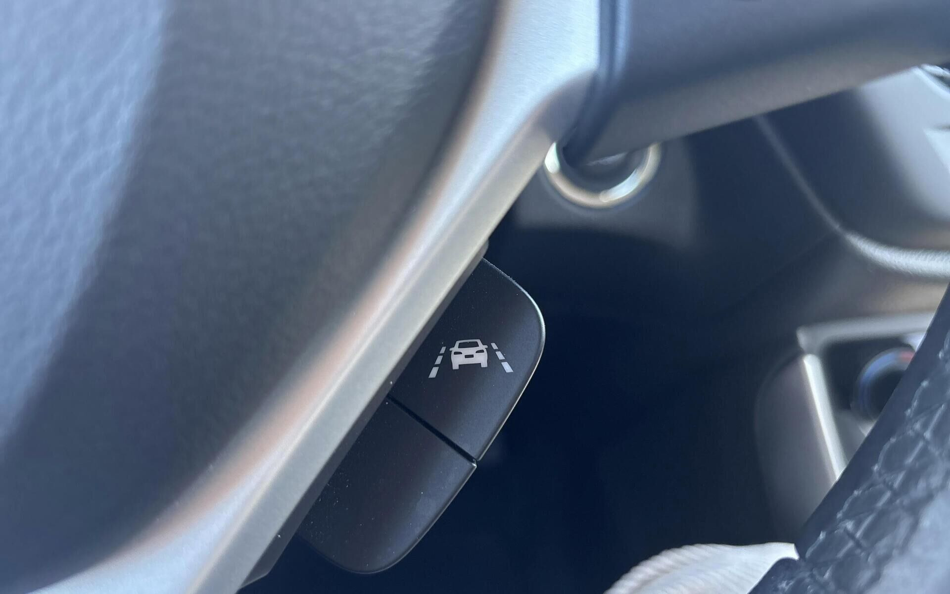 Grå Suzuki S-Cross fra 2023