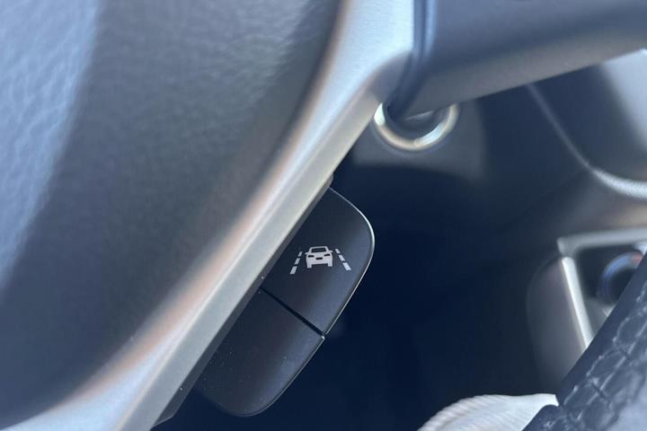Grå Suzuki S-Cross fra 2023