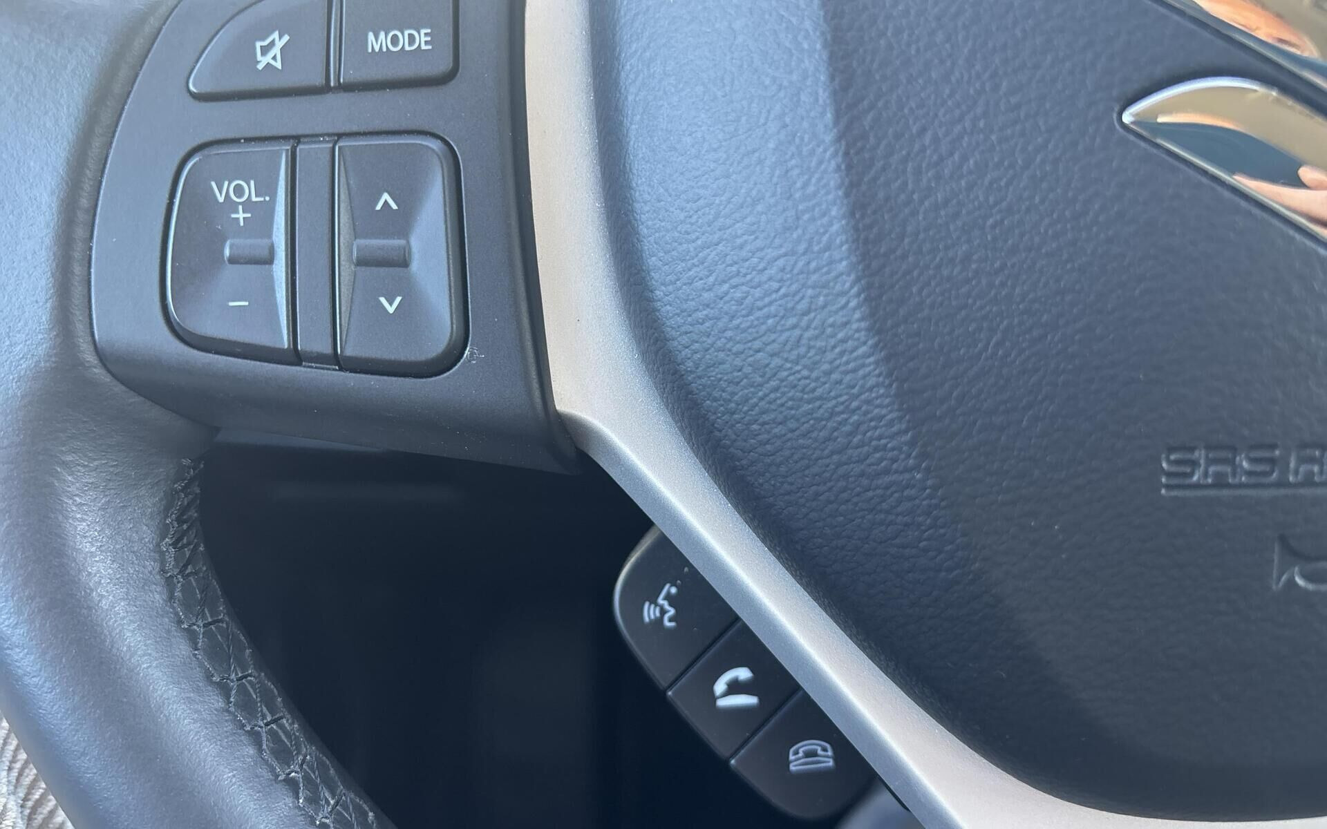 Grå Suzuki S-Cross fra 2023