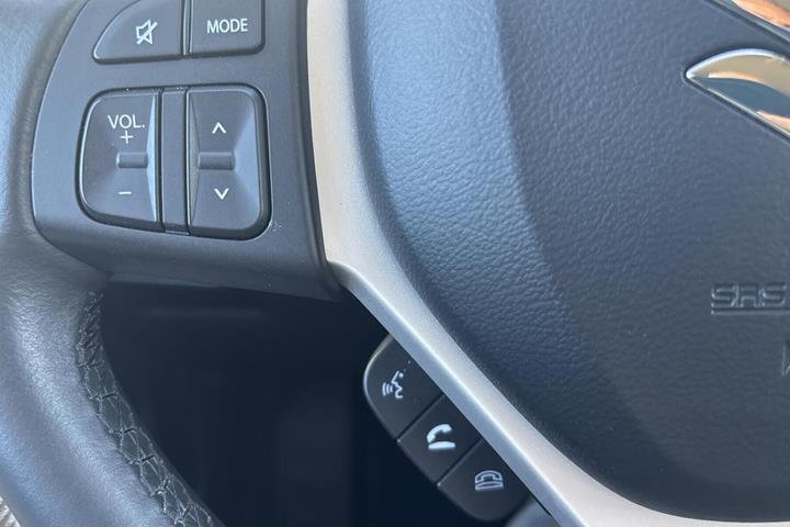 Grå Suzuki S-Cross fra 2023