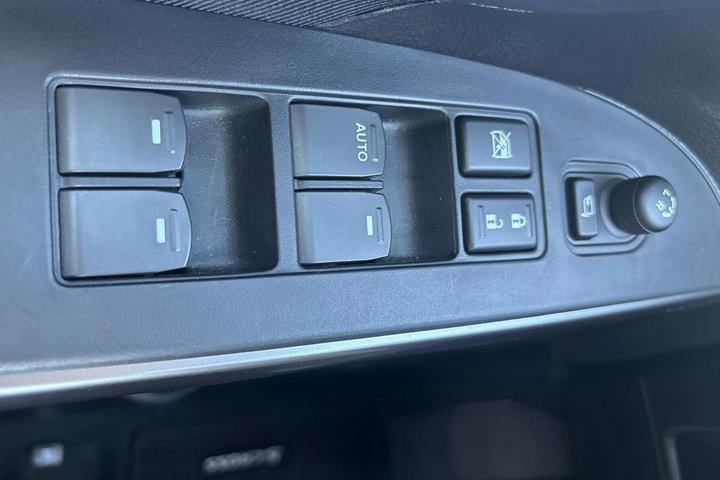 Grå Suzuki S-Cross fra 2023
