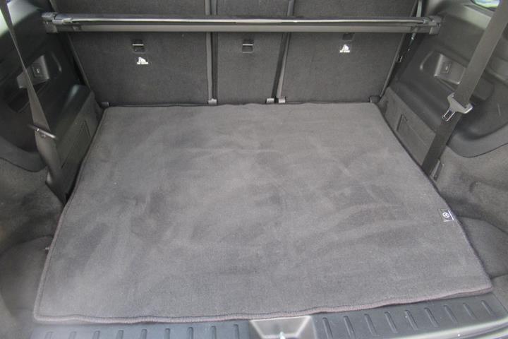 Sort Mercedes EQB 250+ fra 2024