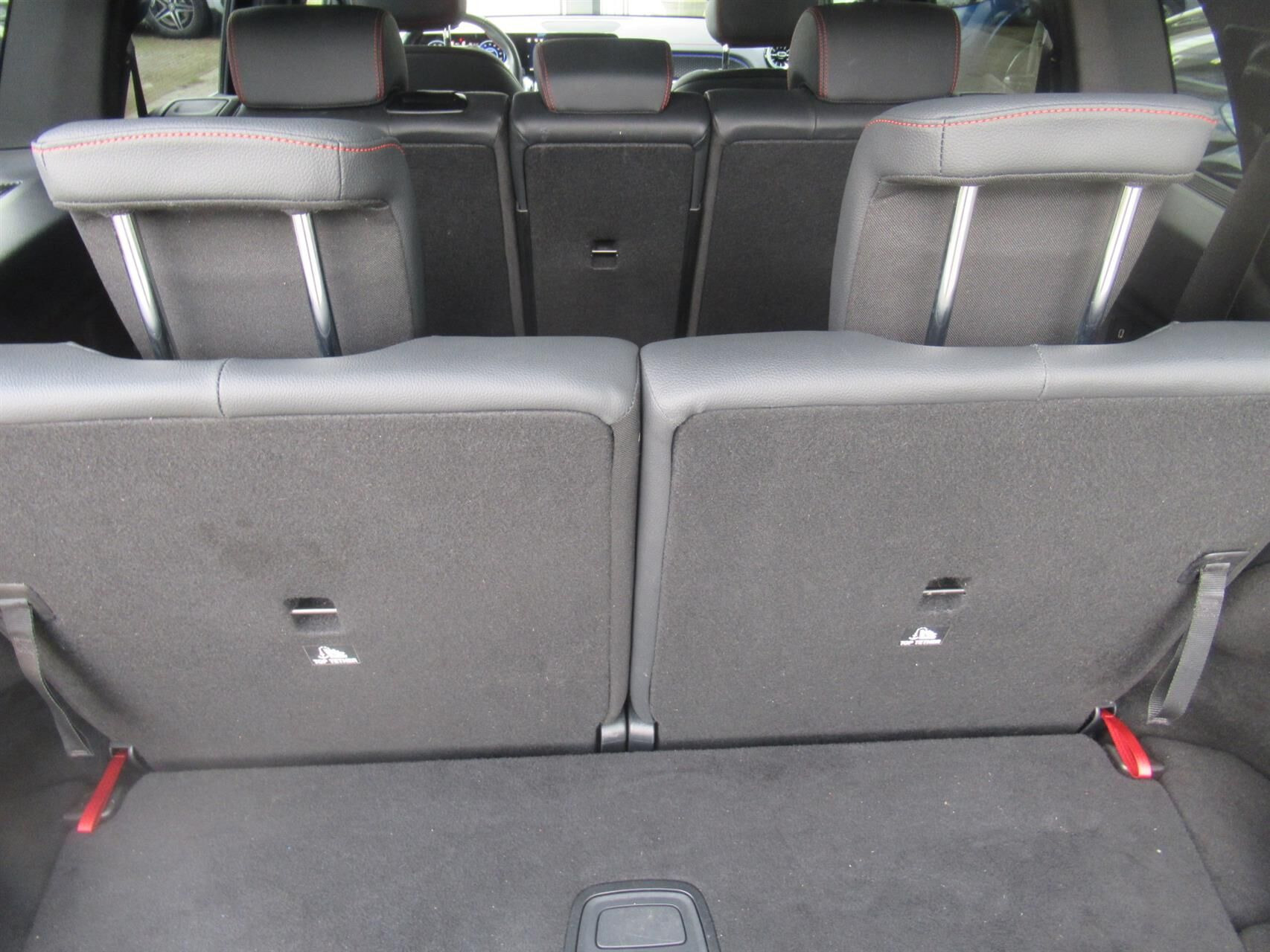 Sort Mercedes EQB 250+ fra 2024