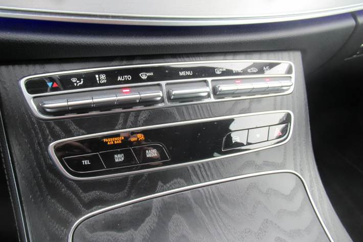 Sølv Mercedes E220 d fra 2021