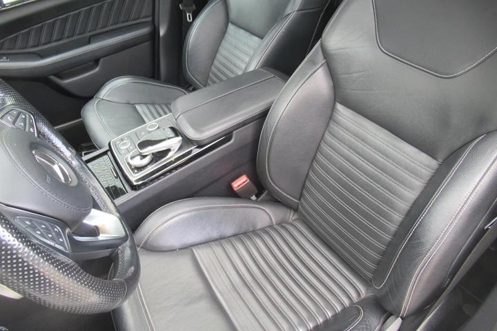 Hvid Mercedes GLS400 fra 2017 set indefra