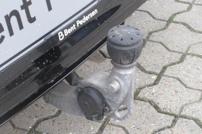 Sort Mercedes EQE 350 fra 2024