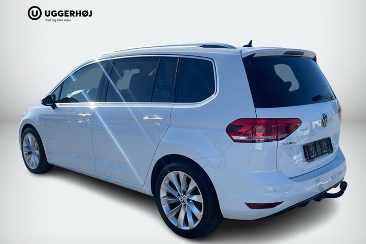 Hvid VW Touran fra 2021