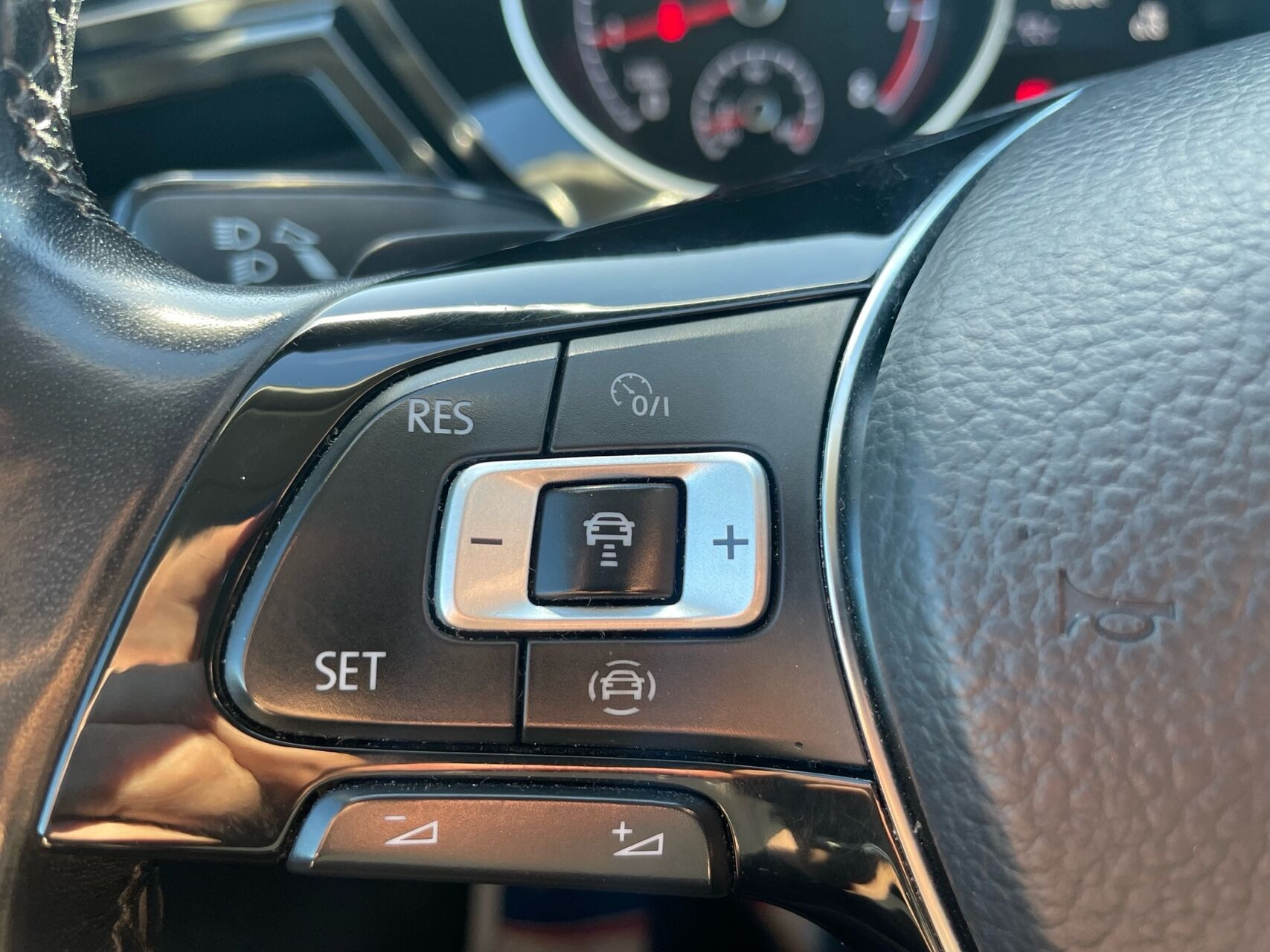 Hvid VW Touran fra 2021