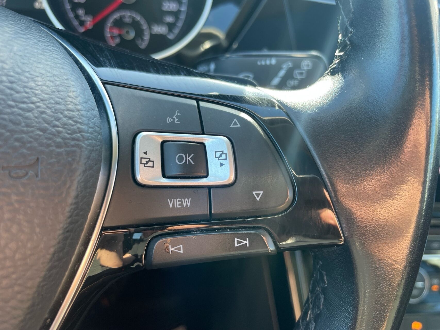 Hvid VW Touran fra 2021