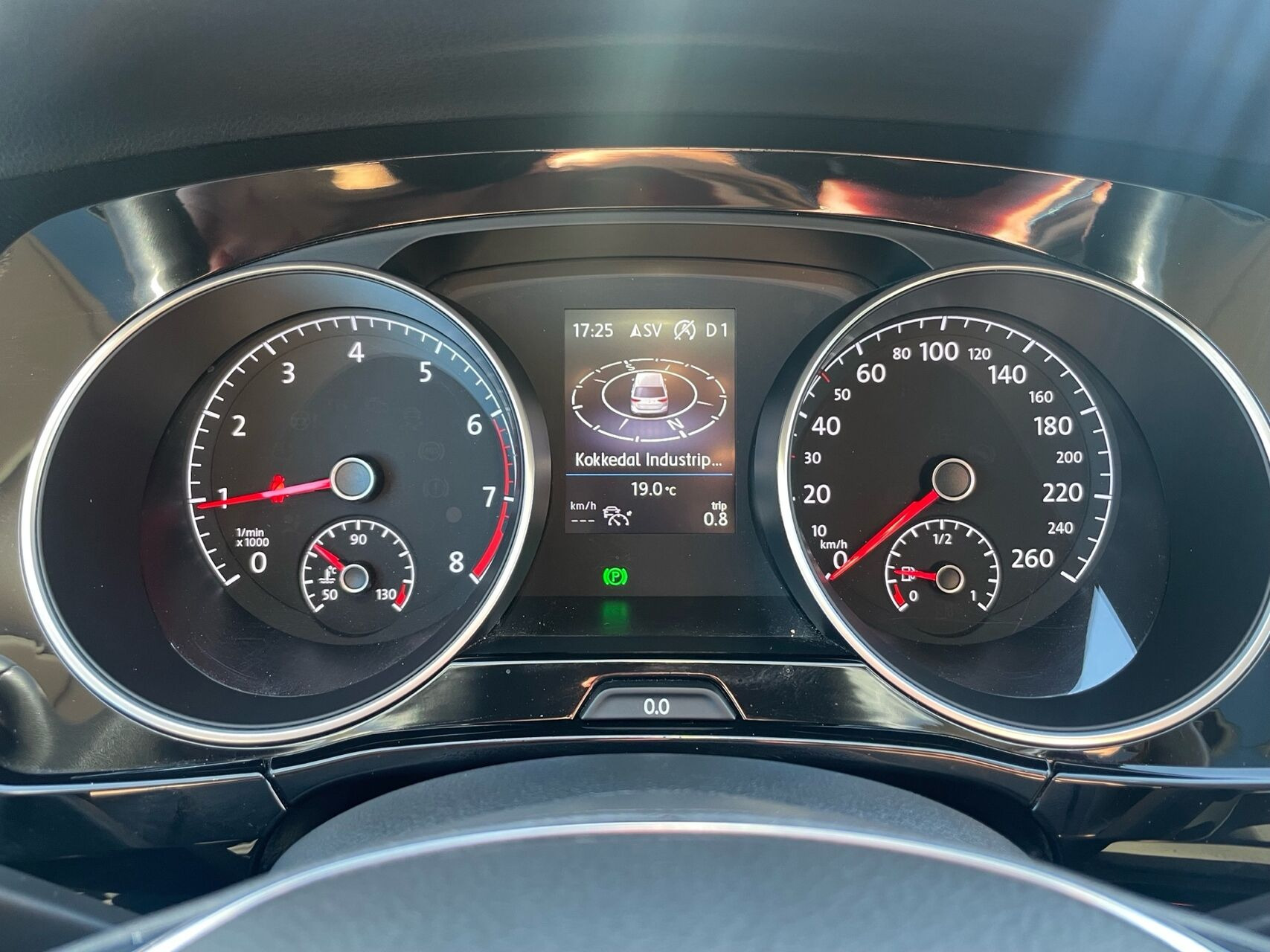 Hvid VW Touran fra 2021
