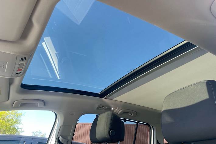 Hvid VW Touran fra 2021