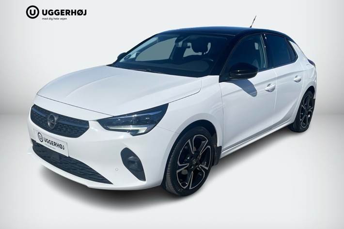 Hvid Opel Corsa fra 2021 set udefra