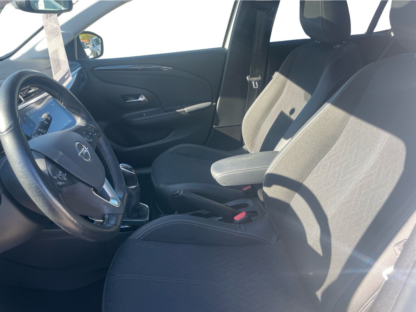 Hvid Opel Corsa fra 2021