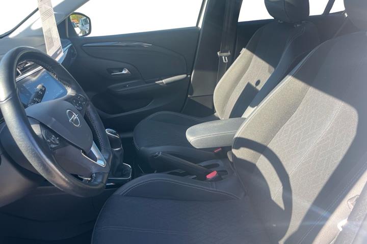 Hvid Opel Corsa fra 2021
