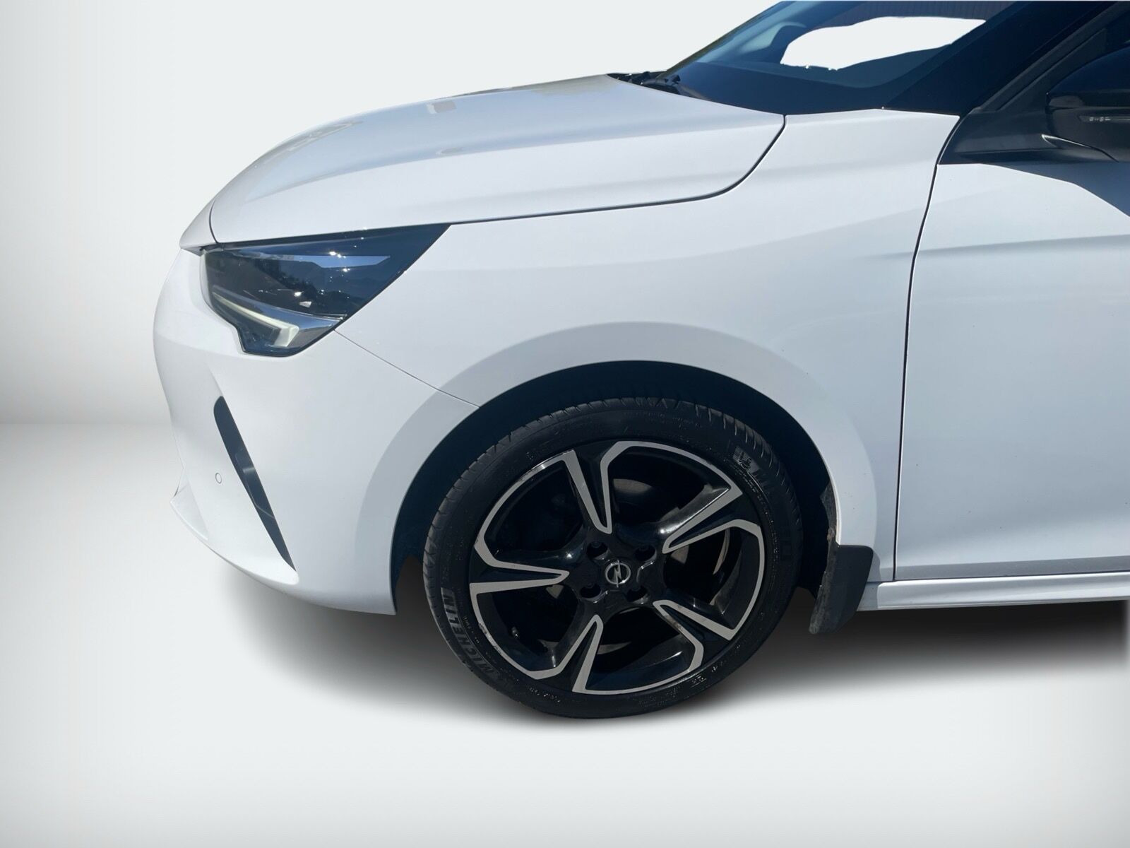 Hvid Opel Corsa fra 2020