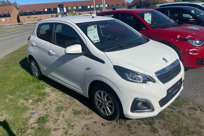 Hvid Peugeot 108 fra 2020 set udefra