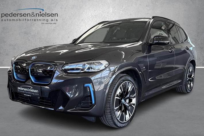 Grå BMW iX3 fra 2022