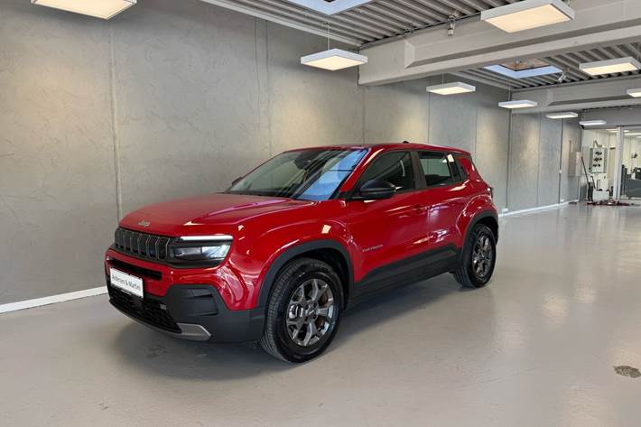 Rød Jeep Avenger fra 2023