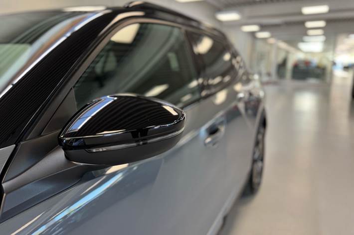 Grå Peugeot e-2008 fra 2025