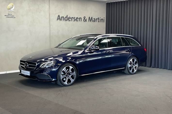 Blå Mercedes E300 d fra 2020
