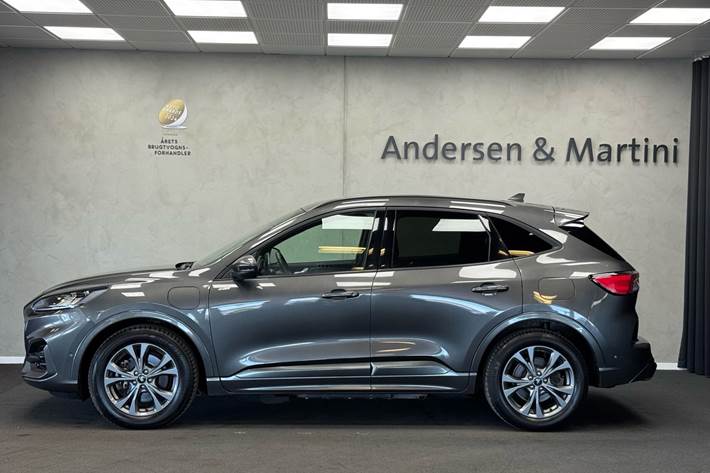 Grå Ford Kuga fra 2020