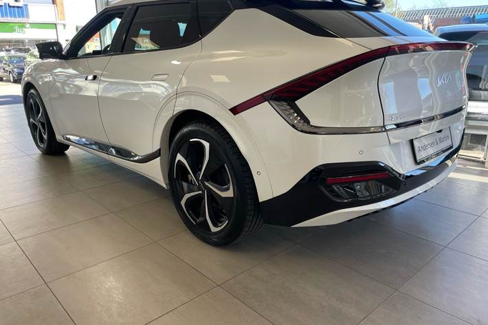 Hvid Kia EV6 fra 2025