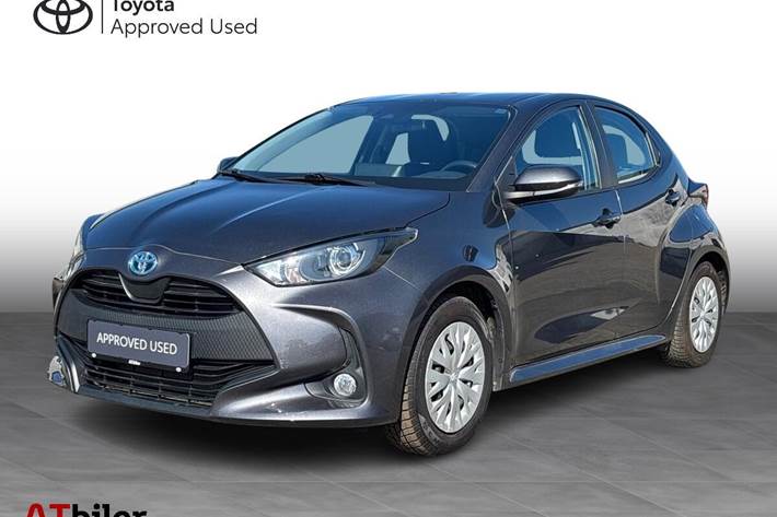 Grå Toyota Yaris fra 2022