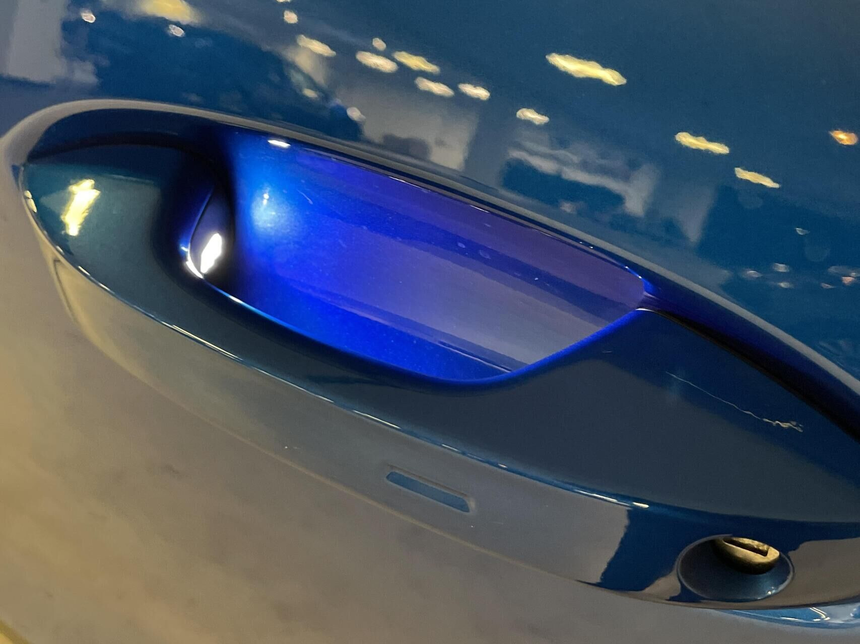 Blå Ford Capri fra 2025