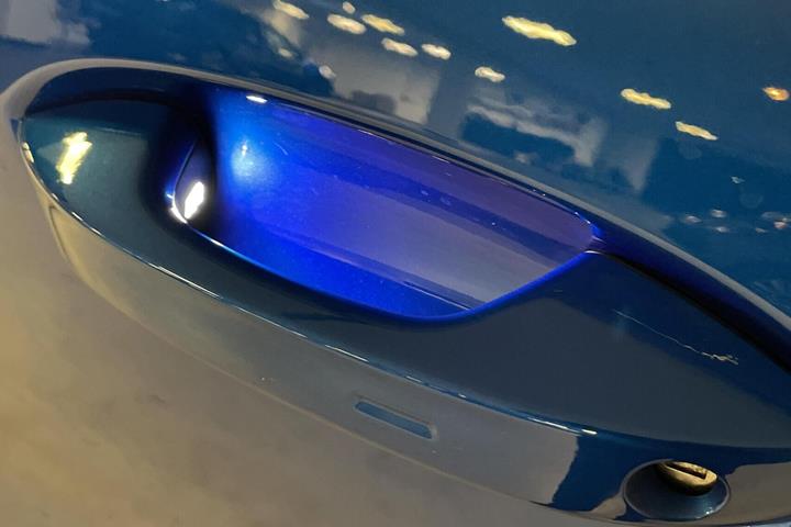 Blå Ford Capri fra 2025