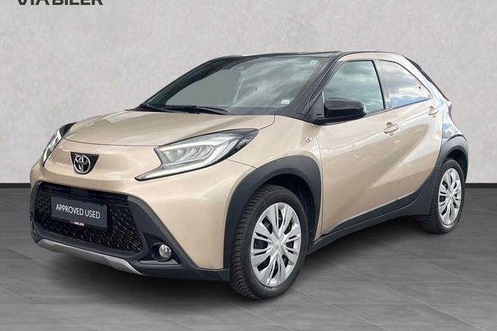 Beige Toyota Aygo X fra 2022