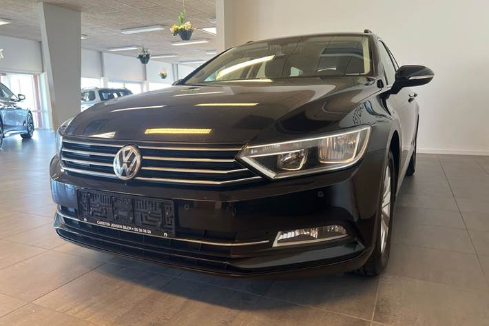 Sort VW Passat fra 2015