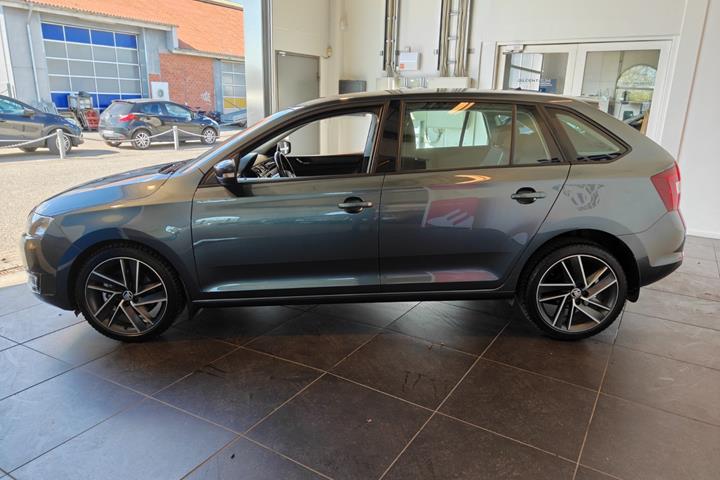 Grå Skoda Rapid fra 2017