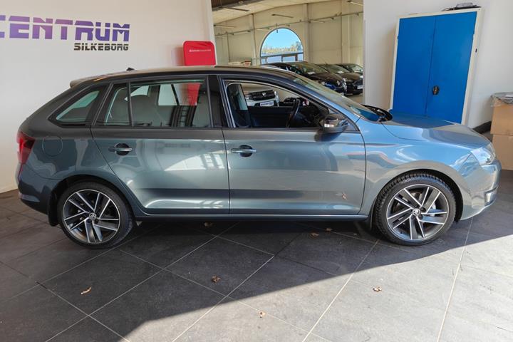 Grå Skoda Rapid fra 2017