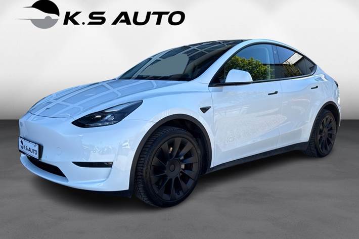 Sort Tesla Model Y fra 2021