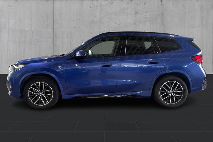 Blå BMW X1 fra 2023