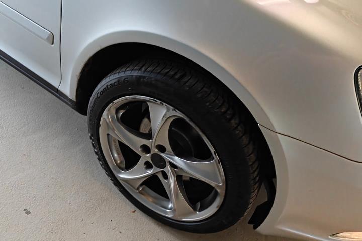 Gul Skoda Octavia fra 2012