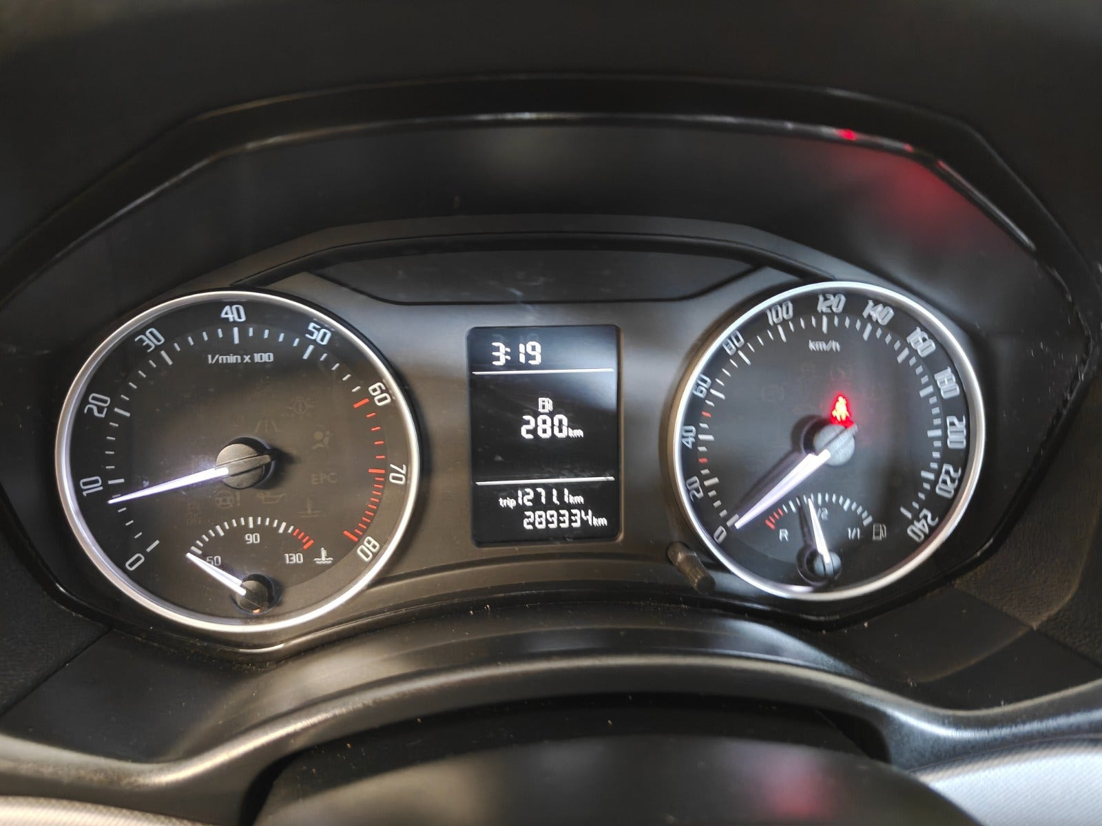 Gul Skoda Octavia fra 2012