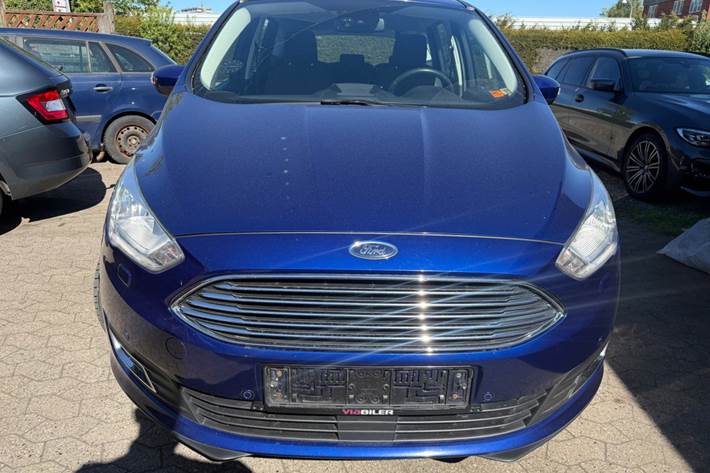 Blå Ford C-MAX fra 2017