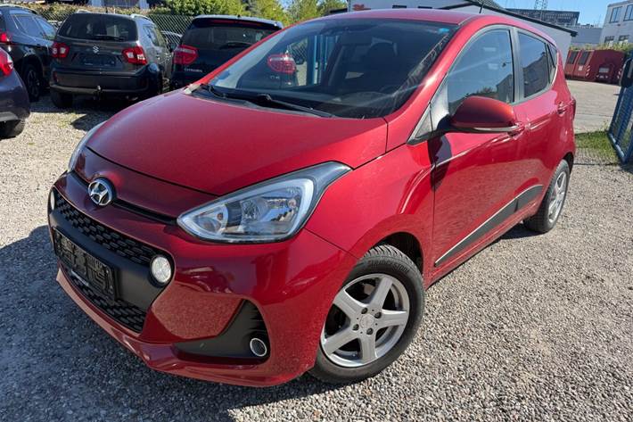 Rød Hyundai i10 fra 2017