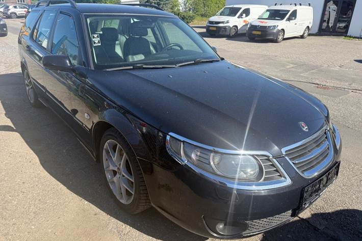 Sort Saab 9-5 fra 2005