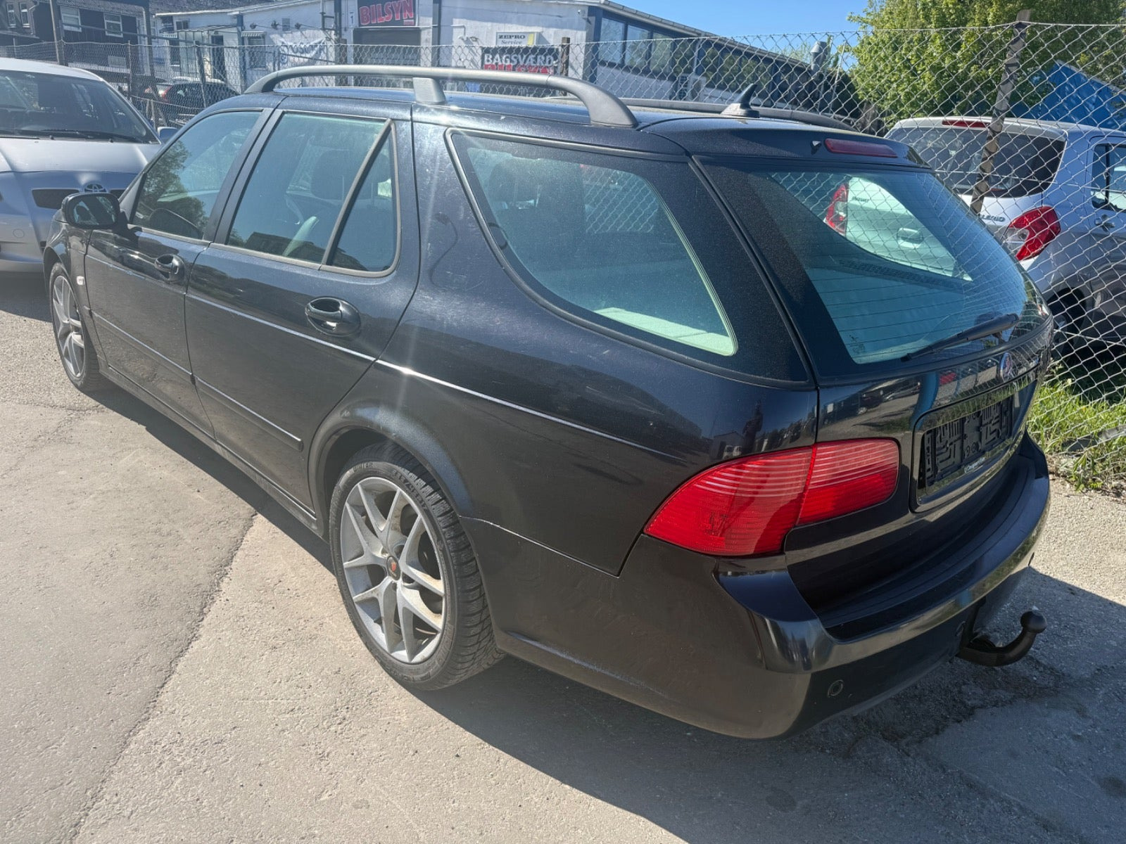 Sort Saab 9-5 fra 2005